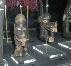 Statues at the Auckland Museum