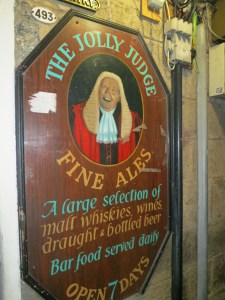 I would kill for this to be my nieghborhood bar